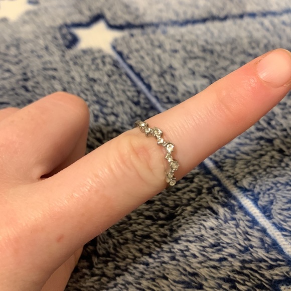 7 Assorted Silver/Clear Rings - Picture 7 of 8